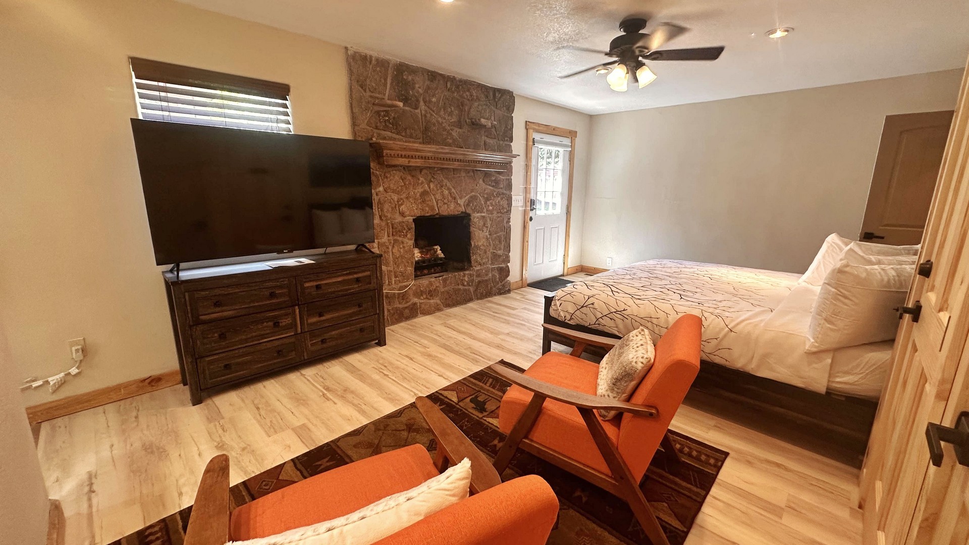 Fully equipped kitchen in Cottage 15B suite